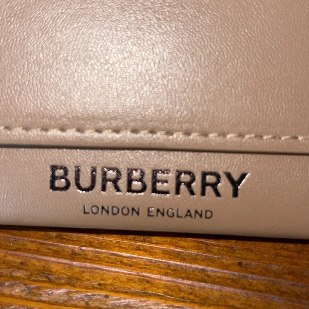 BURBERRY Leather Sunglasses Case fits oversized glasses in Tan and Velvet Cream